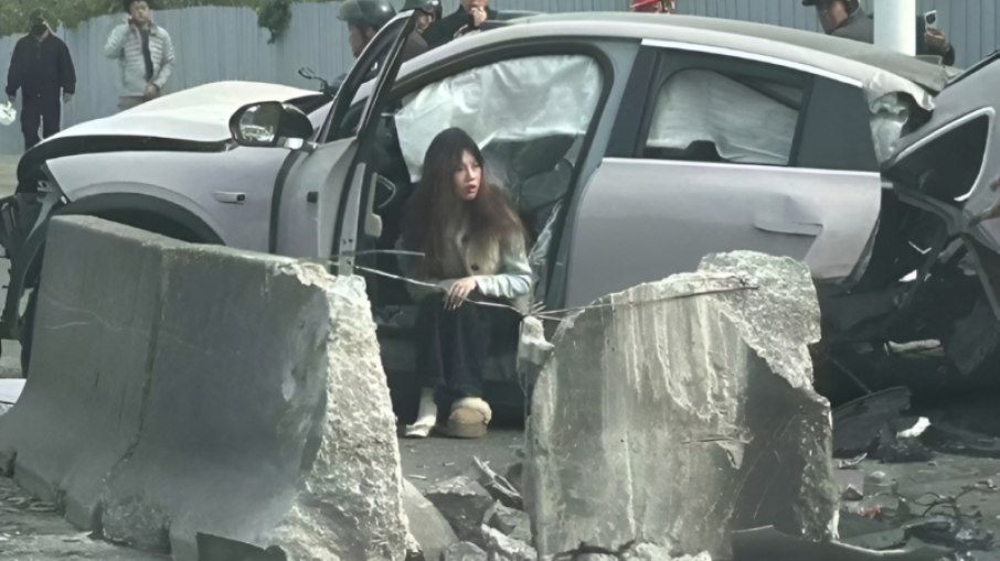 SUV elétrico parte ao meio em batida forte e bateria não explode