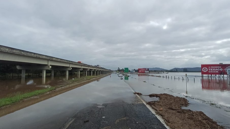 Alguns pontos de Santa Catarina apresentaram chuva equivalente a 60% do mês em algumas horas entre domingo (20) e terça (22) Alguns pontos de Santa Catarina apresentaram chuva equivalente a 60% do mês em algumas horas entre domingo (20) e terça (22)