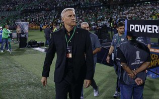 Crespo lamenta atuação do São Paulo, mas valoriza empate