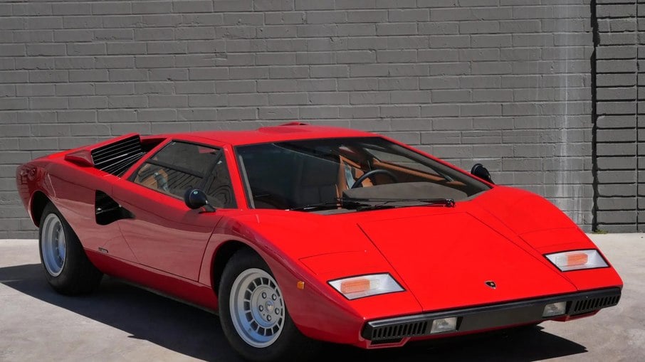 Lamborghini Countach estreou em 1974 e foi produzido até 1990