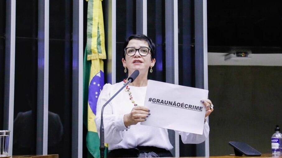 Deputada Alê Silva se torna a 'madrinha do Grau' na Câmara Federal