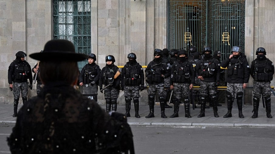 Palácio do governo guardado por tropa de choque após tentativa de golpe de Estado nessa quarta-feira (26)