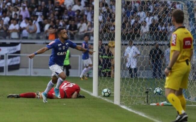 Cruzeiro saiu na frente, ma levou o empate do Corinthians