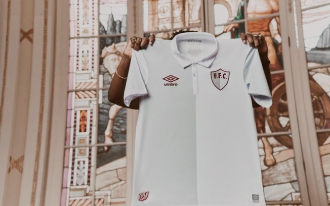Umbro lança camisa comemorativa pelos 120 anos do Fluminense