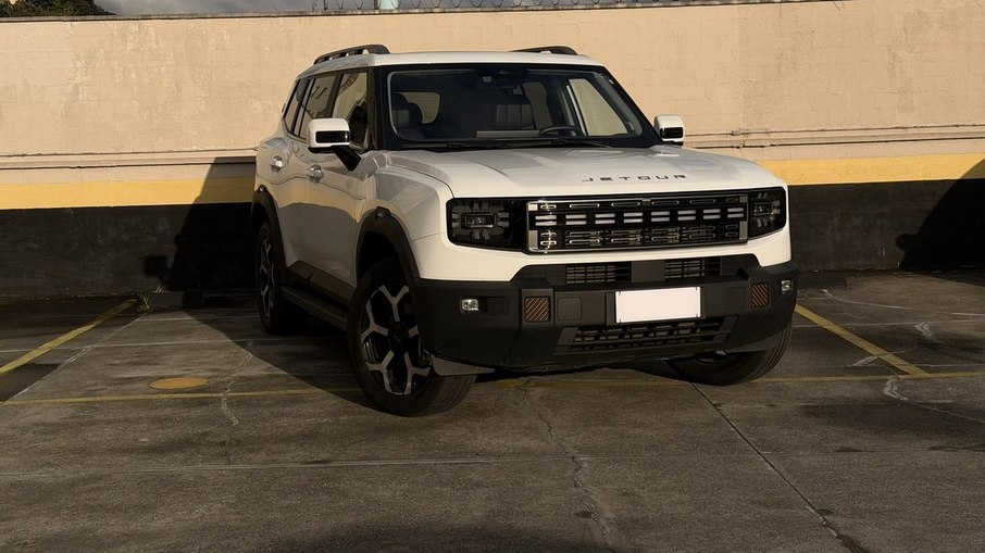 T1 mede 4,70 metros de comprimento e tem visual inspirado em SUVs de proposta aventureira T1 mede 4,70 metros de comprimento e tem visual inspirado em SUVs de proposta aventureira