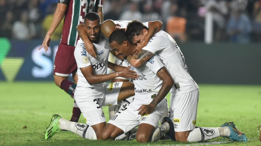 Santos e Fluminense fizeram jogo movimentado na Vila