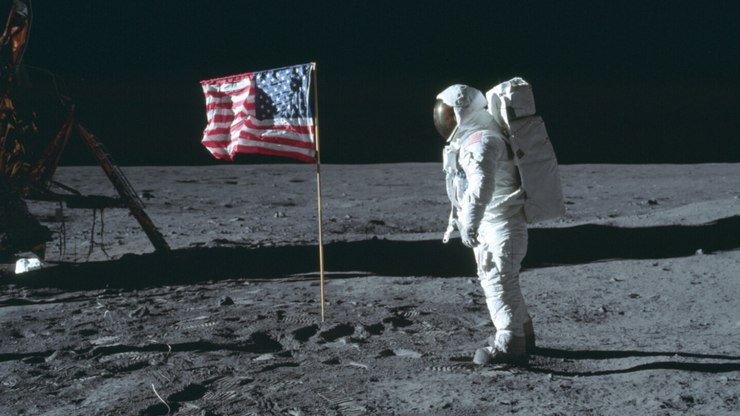 Estagi%C3%A1rio%20da%20NASA%20vende%20fitas%20da%20Apollo%2011%20por%20R%24%209%2C2%20milh%C3%B5es