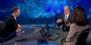 Bonner se emociona durante passagem do JN para César Tralli