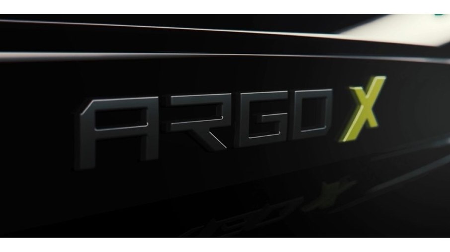 Emblema do novo Fiat Argo X traz a letra X em cor contrastante; modelo será produzido em Betim (MG).