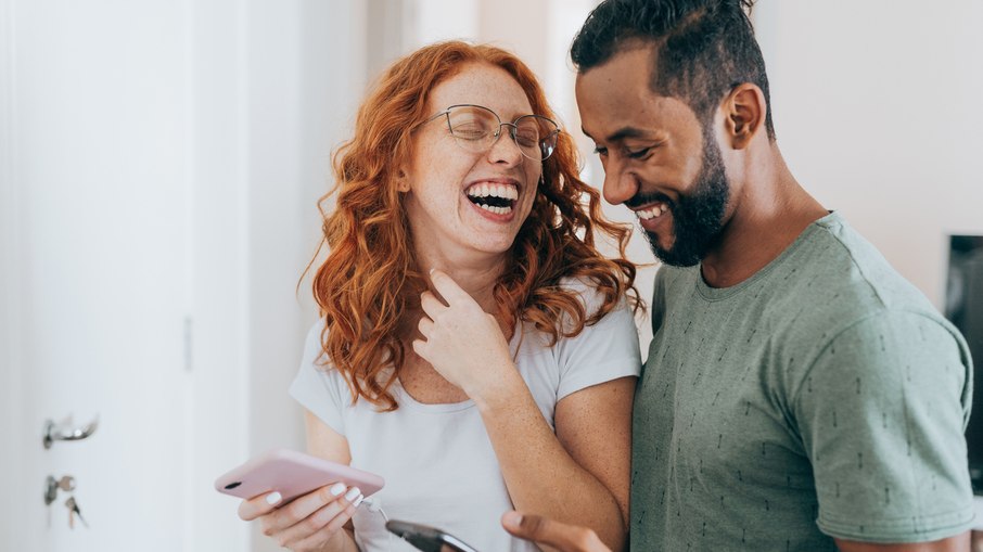 Linguagens do amor: pesquisa revela como brasileiros expressam carinho 