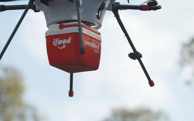 Drone realiza entrega do iFood