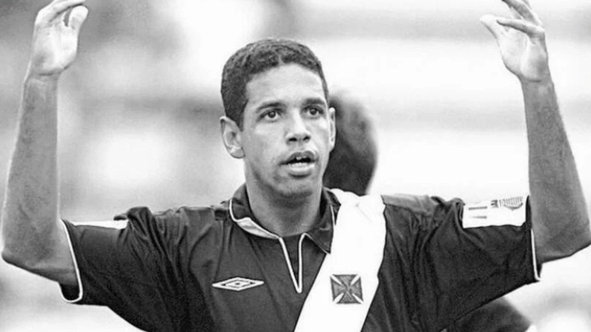 Morre%2C%20aos%2049%20anos%2C%20Henrique%2C%20ex-zagueiro%20do%20Vasco