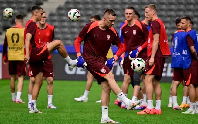 Jogadores da Polônia durante treinamento da seleção - Foto: John Macdougall/AFP via Getty Images