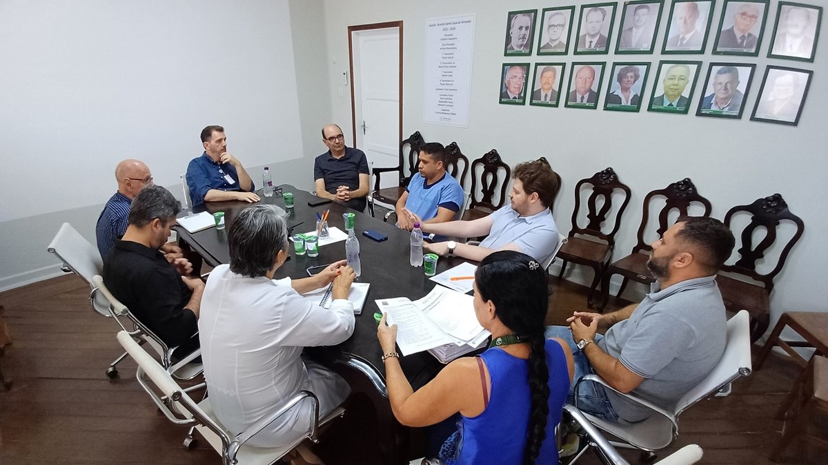 Reunião discutiu a readequação e modernização da UTI do hospital