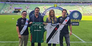 Leila aparece com a camisa do Vasco após polêmica com enteado