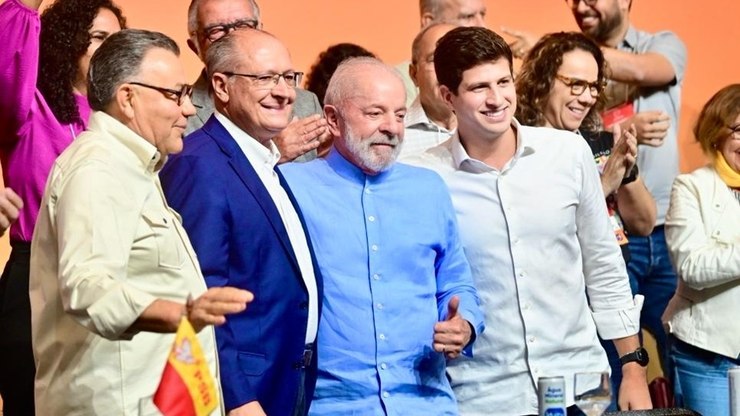 Em congresso do PSB, Lula garante que será candidato à reeleição se estiver com “100% de saúde”