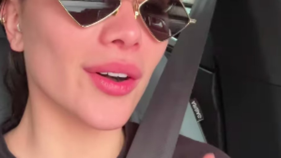 Flavia Pavanelli mostrou aos seguidores que perdeu sua lente dental 
