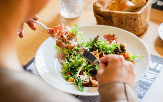 Comer menos calorias aumenta a expectativa de vida em qualquer idade