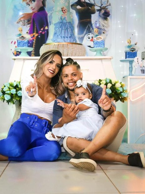 Rodrigo Bryan com sua família, a esposa Ellen Carine e sua filha Isabella