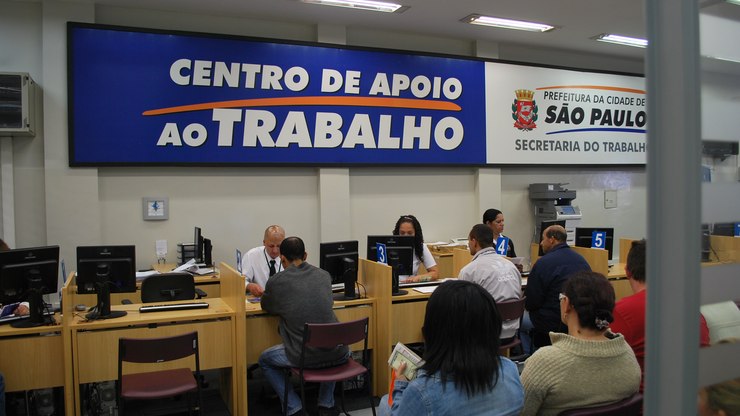 Prefeitura de SP anuncia 2 mil vagas com salários de até R$ 5 mil