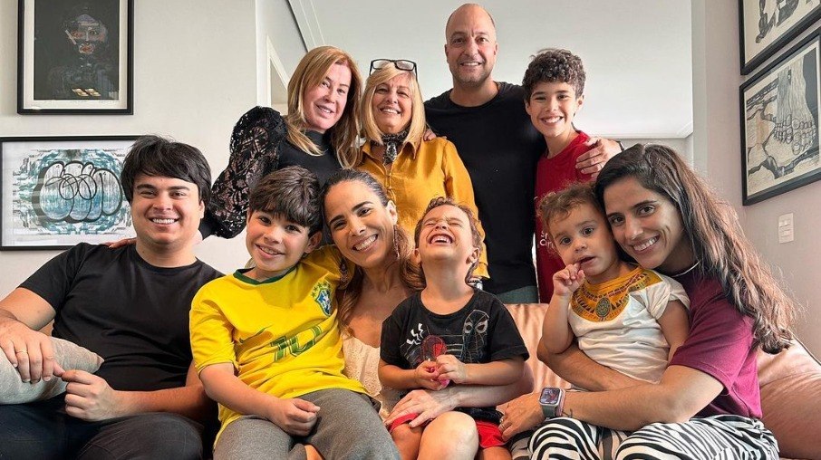 Zilu Godói se reúne com família no Brasil