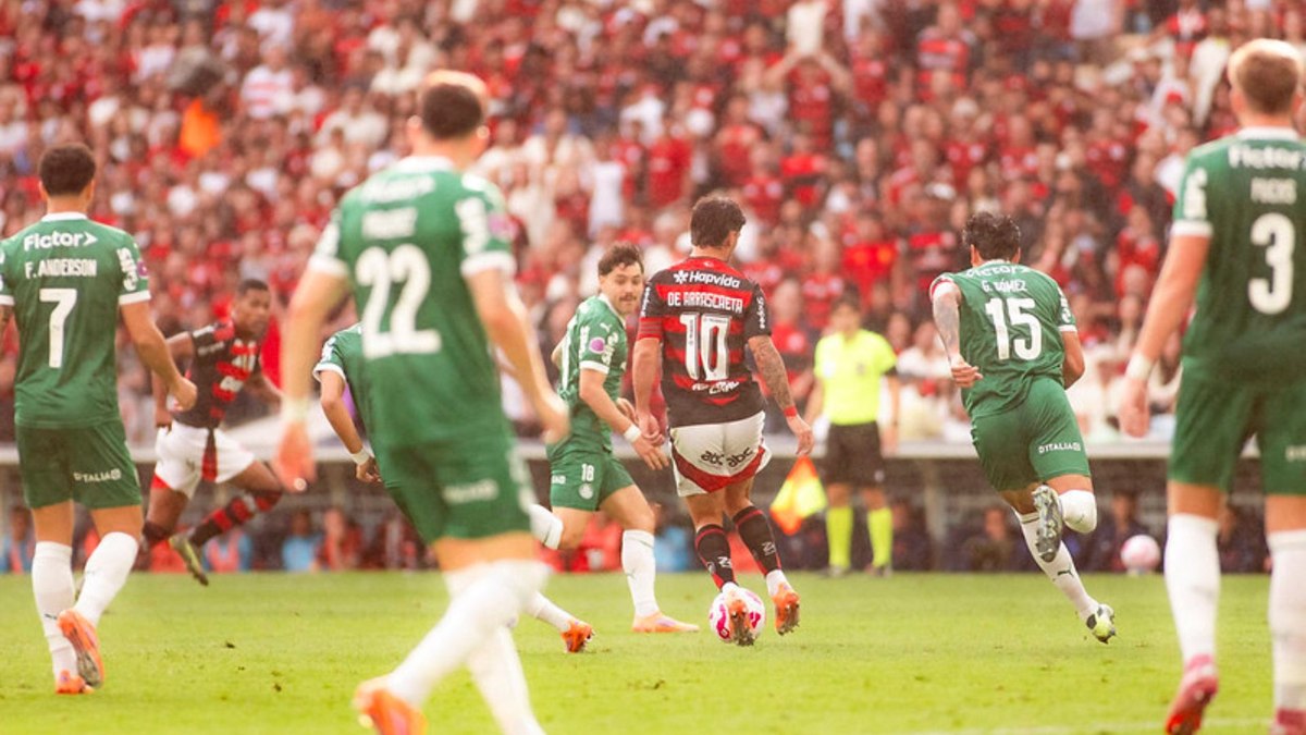 Arrascaeta durante o duelo contra o Palmeiras, neste domingo (19) Arrascaeta durante o duelo contra o Palmeiras, neste domingo (19)