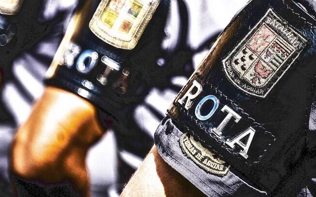 Policial Militar de ROTA ostentando o famoso braçal do Batalhão Tobias de Aguiar