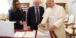 Lula se reúne com papa Leão XIV e debate fé e desigualdade