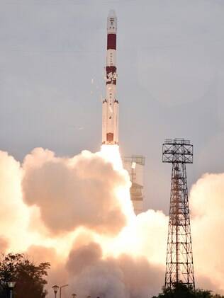 Com um só foguete, Índia bate recorde mundial e coloca 104 satélites em órbita