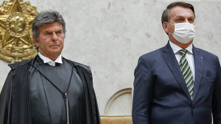 Luiz Fux enviou processo contra Jair Bolsonaro (de máscara) para a Justiça Eleitoral