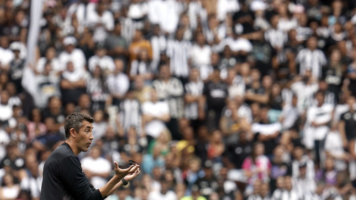Bruno Lage vai seguir no comando do Botafogo Bruno Lage vai seguir no comando do Botafogo