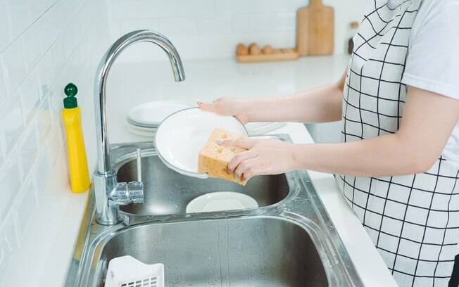 7 maneiras de economizar água na cozinha!