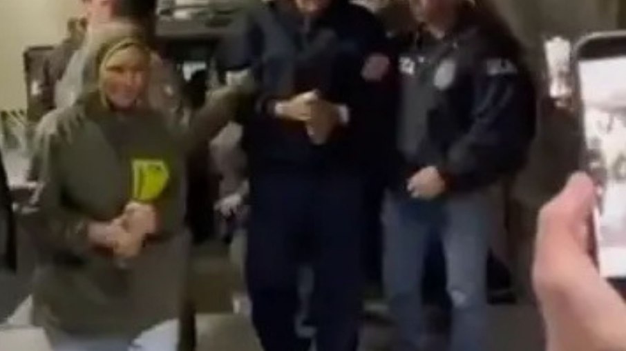 Rosto de mulher de Maduro é revelado durante prisão