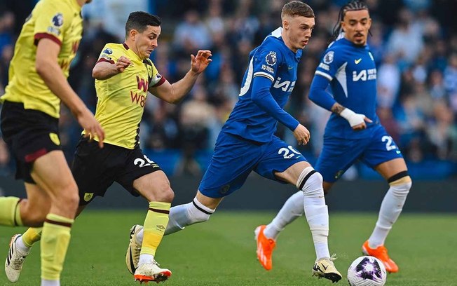 Palmer leva o Chelsea ao ataque contra o Burnley. Ele fez os gols dos Blues. Mas o time fica no 2 a 2 em casa