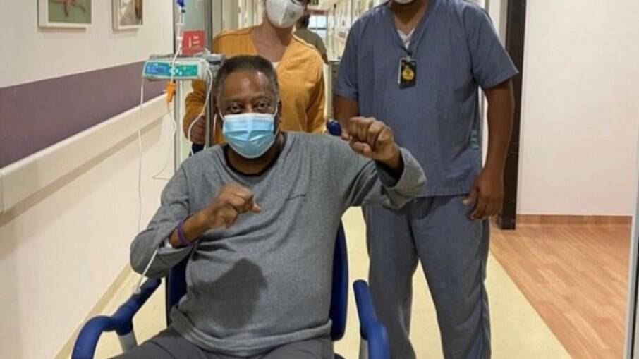Após quase um mês internado, Pelé deve receber alta de hospital