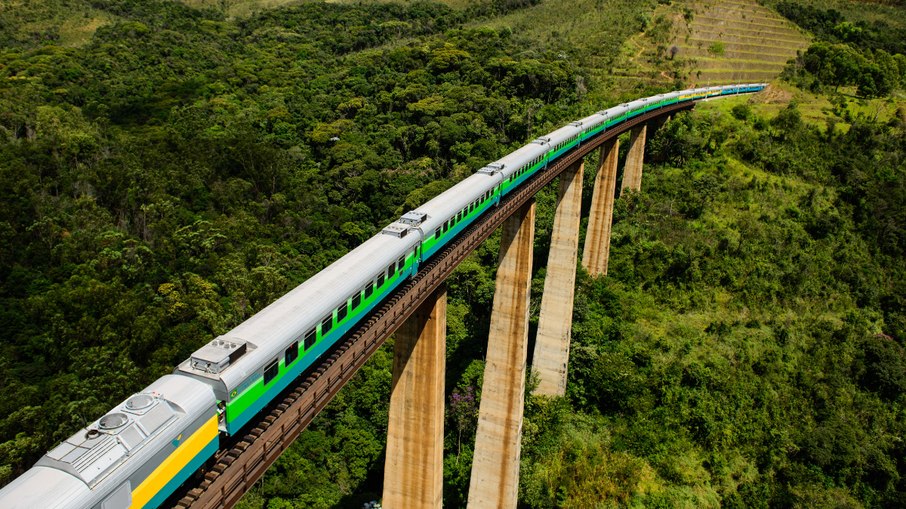 Trem de passageiros na Estrada de Ferro Vitória a Minas Trem de passageiros na Estrada de Ferro Vitória a Minas