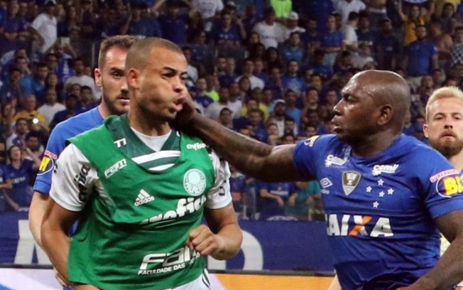 Sassá, ex-Cruzeiro, revela ter perdido 'bicho' da final da Copa do Brasil e se diz arrependido por agredir Mayke