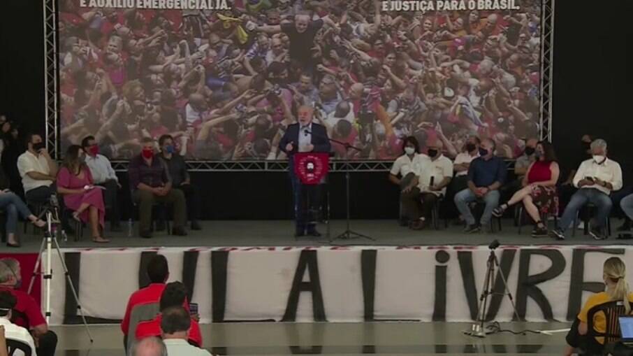 Lula durante primeiro discurso após a anulação de suas condenações na Lava-Jato