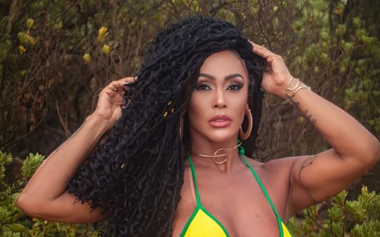 Rosiane Pinheiro renova bronzeado e faz cliques de biquíni; veja