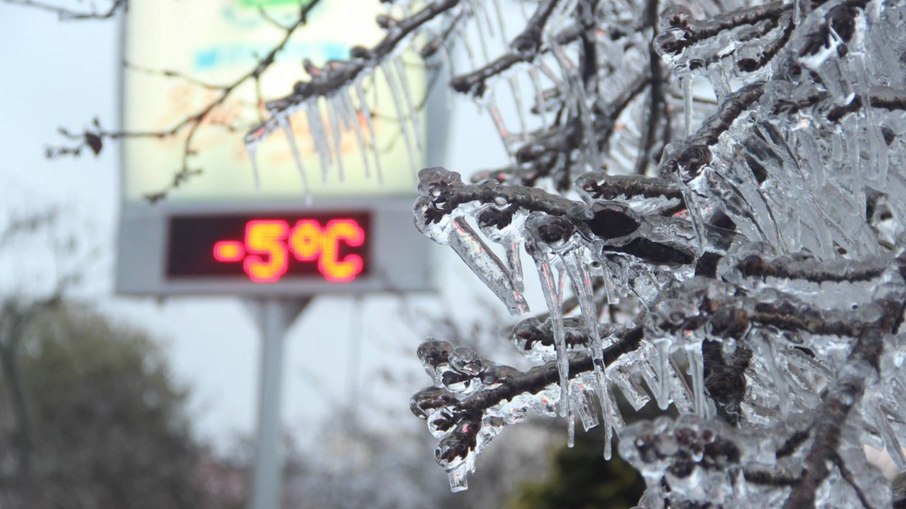 Frente fria poderá trazer queda acentuada das temperaturas e aumento das chuvas Frente fria poderá trazer queda acentuada das temperaturas e aumento das chuvas