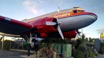 Avi%C3%A3o%20do%20McDonalds%20virou%20atra%C3%A7%C3%A3o%20tur%C3%ADstica