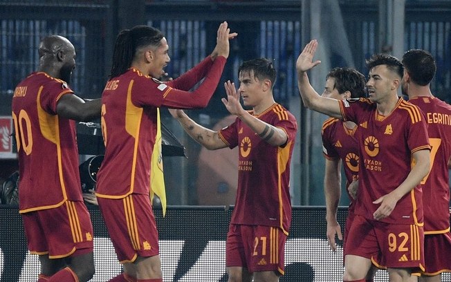 Roma bate Milan e avança para semifinal da Europa League