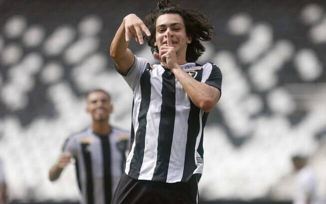 Matheus Nascimento treina como titular e deve iniciar estreia do Botafogo