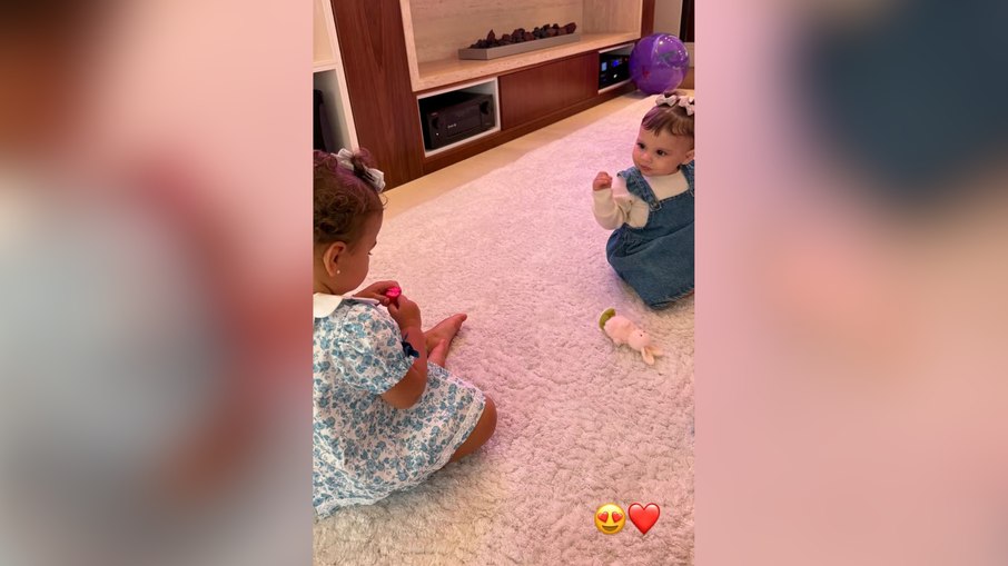 Neymar publica registro das filhas Mavie e Helena juntas Neymar publica registro das filhas Mavie e Helena juntas