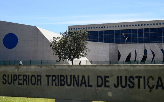 Prefeito de Palmas é preso pela PF por suspeita de envolvimento em venda de decisões no STJ