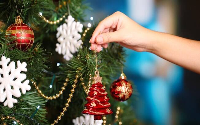 Decoradoras das árvores de Natal dos famosos dão dicas e falam