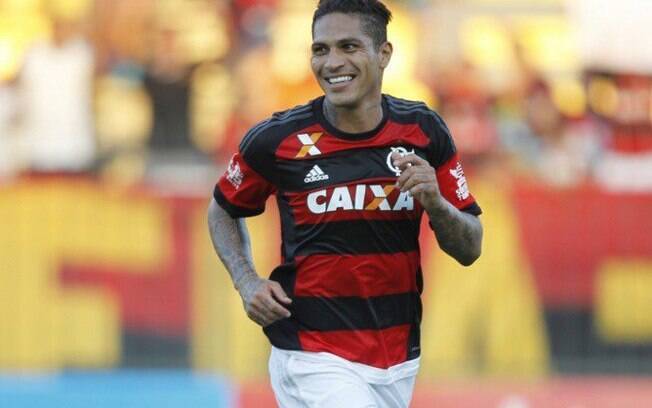 Guerrero comemora gol com a camisa do Flamengo