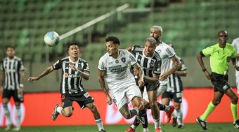 Botafogo%20empata%20com%20Atl%C3%A9tico-MG%20e%20v%C3%AA%20vantagem%20para%20o%20Palmeiras%20cair