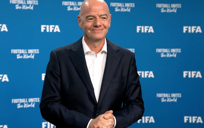 Mesmo sob pressão, Infantino confirma que buscará reeleição na Fifa