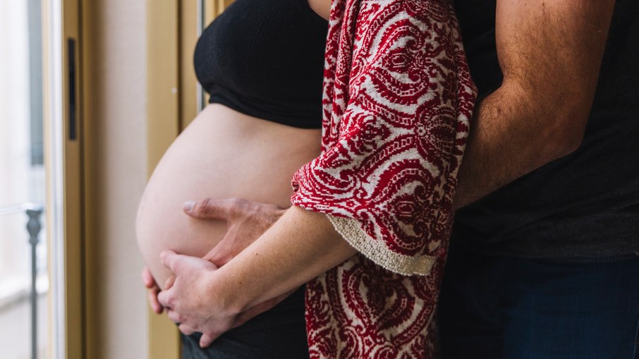 Sexo na gravidez: confira cinco posições sexuais para transar com o barrigão
